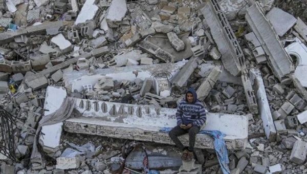 Destruction caused by Israeli bombings in Gaza, 2024.