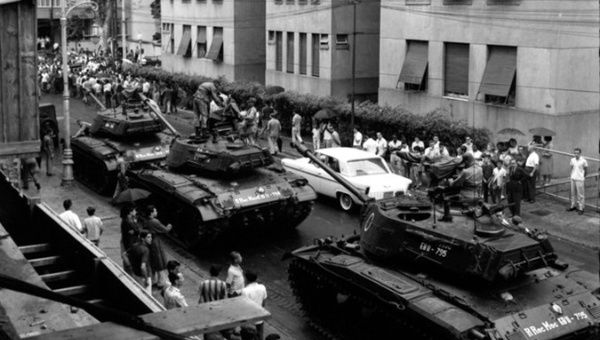 Tanks in the streets of Rio de Janeiro during the 1964 coup d'etat in Brazil.