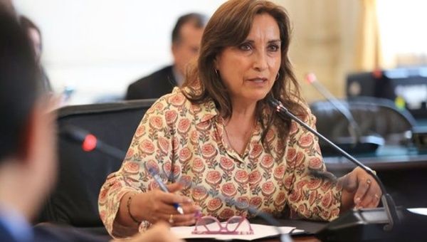 Peruvian President Dina Boluarte (R), 2024.