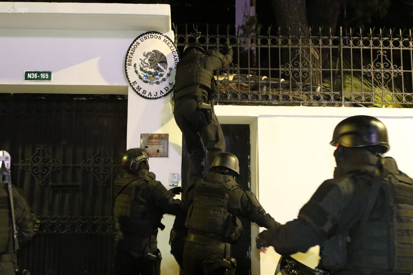 Ecuadorian Police Break Into Mexican Embassy And Arrest Ex-Vice President Jorge Glas