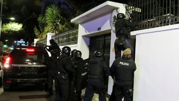 Unauthorized entry of Ecuadorian police into the Mexican embassy in Quito, April 5, 2024.