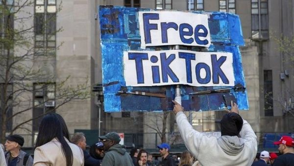 Protest against TikTok ban, 2024.