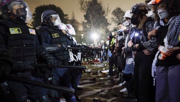 US police violently clear UCLA encampment, May 2024.