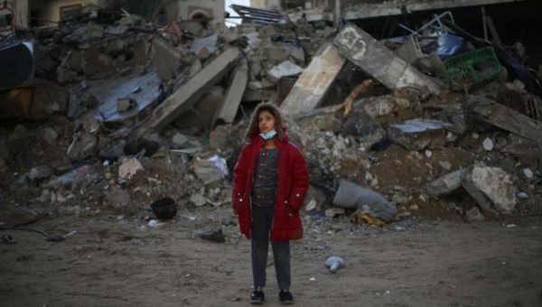 Child between the fire and the ruins in Gaza, May 2024