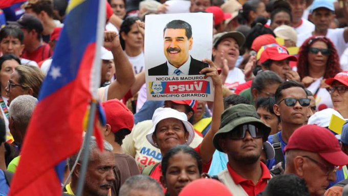 Venezuelan People supporting Nicolas Maduro, May 2024