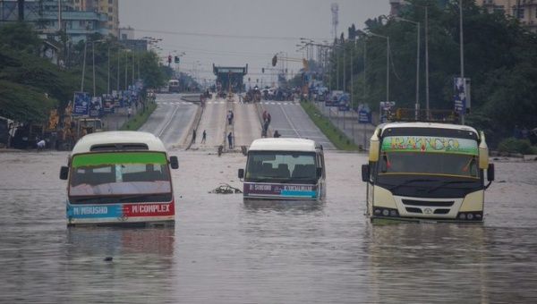 Floods in public streets in Somalia, May 2024