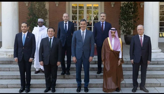 Pedro Sanchez accompained by the Arab-Islamic Ministerial Committee