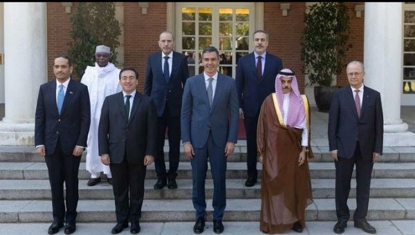 Pedro Sanchez accompained by the Arab-Islamic Ministerial Committee 