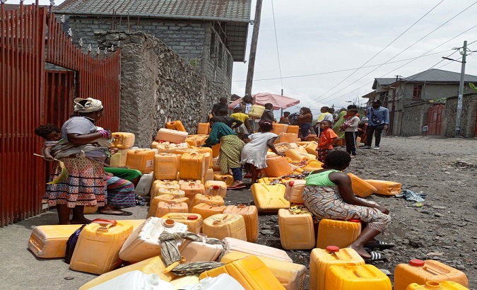 Dozens of women carry their empty jerry cans to the public fountain in Goma to fetch drinking water for their families. Jun. 2, 2024.