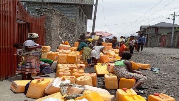 Dozens of women carry their empty jerry cans to the public fountain in Goma to fetch drinking water for their families. Jun. 2, 2024. 