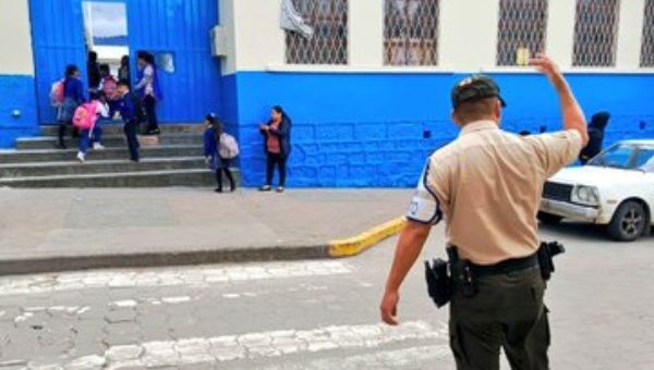 Police officers keeping the security in a Ecuadorian School, Jun 2024